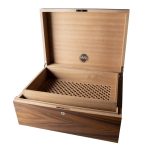 هنر و علم نگهداری سیگار برگ بازنگری جامع هومیدور Der Humidor Century Centurion؛ شاهکار مهندسی آلمان یا صرفاً یک جعبه گرانقیمت؟