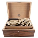 هنر و علم نگهداری سیگار برگ بازنگری جامع هومیدور Der Humidor Century Centurion؛ شاهکار مهندسی آلمان یا صرفاً یک جعبه گرانقیمت؟