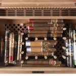 هنر و علم نگهداری سیگار برگ بازنگری جامع هومیدور Der Humidor Century Centurion؛ شاهکار مهندسی آلمان یا صرفاً یک جعبه گرانقیمت؟